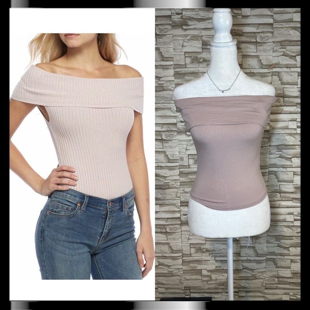 OLIVE + OAK Off the Shoulder small Top